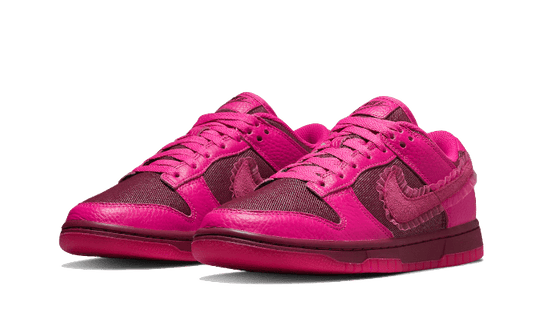 dunk-low-valentines-day-2022-5199ee
