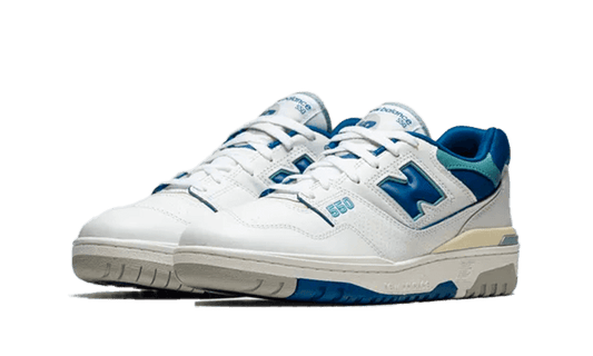 550-white-blue-groove-5199ee