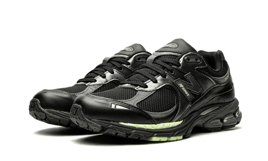 2002r-black-silver-green-5199ee