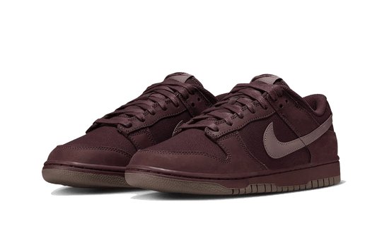dunk-low-premium-burgundy-crush-5199ee