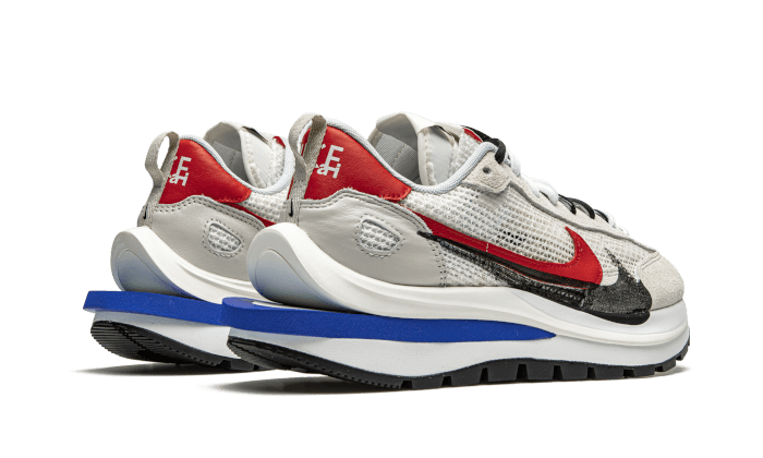 vaporwaffle-sacai-sport-fuchsia-game-royal-5199ee