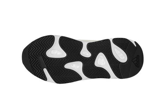 yeezy-700-mnvn-laceless-analog-5199ee