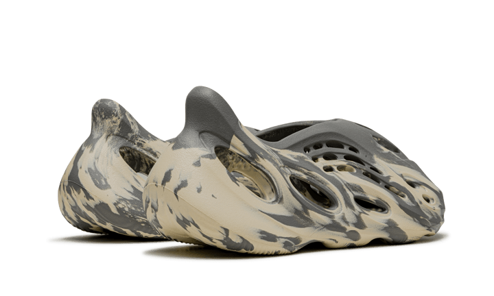 yeezy-foam-rnnr-mxt-moon-gray-5199ee