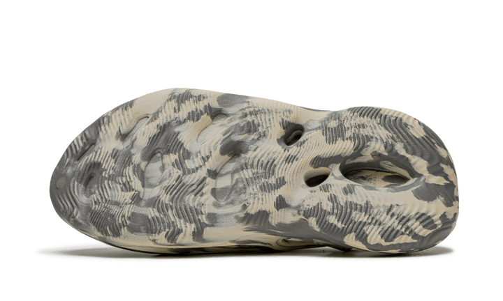 yeezy-foam-rnnr-mxt-moon-gray-5199ee