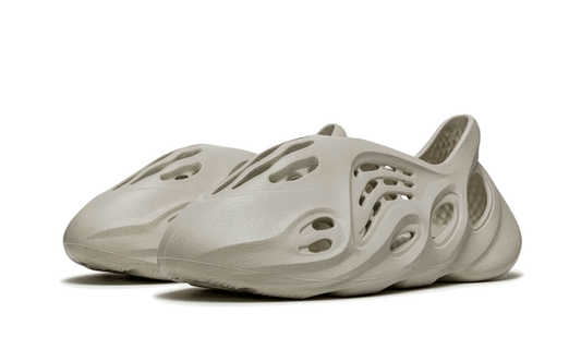 yeezy-foam-rnnr-sand-5199ee